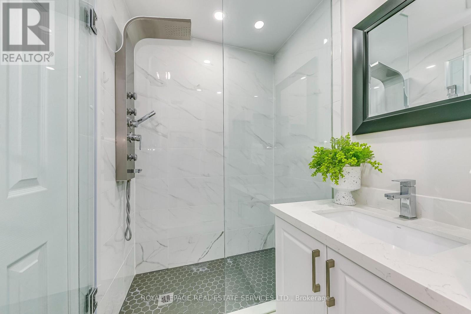 26 Miller Road, Oakville, Ontario  L6H 1J6 - Photo 20 - W12656792