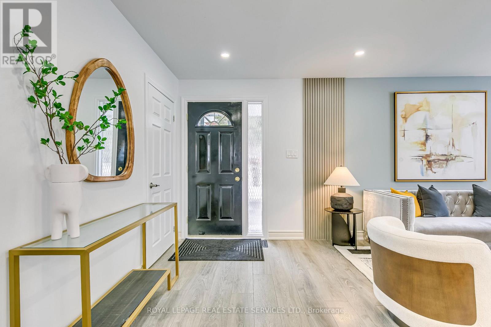 26 Miller Road, Oakville, Ontario  L6H 1J6 - Photo 4 - W12656792