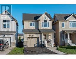 24 COURTNEY STREET, centre wellington (fergus), Ontario