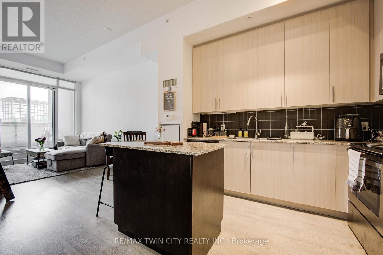 112 - 85 Duke Street, Kitchener, Ontario  N2H 0B7 - Photo 9 - X12656290