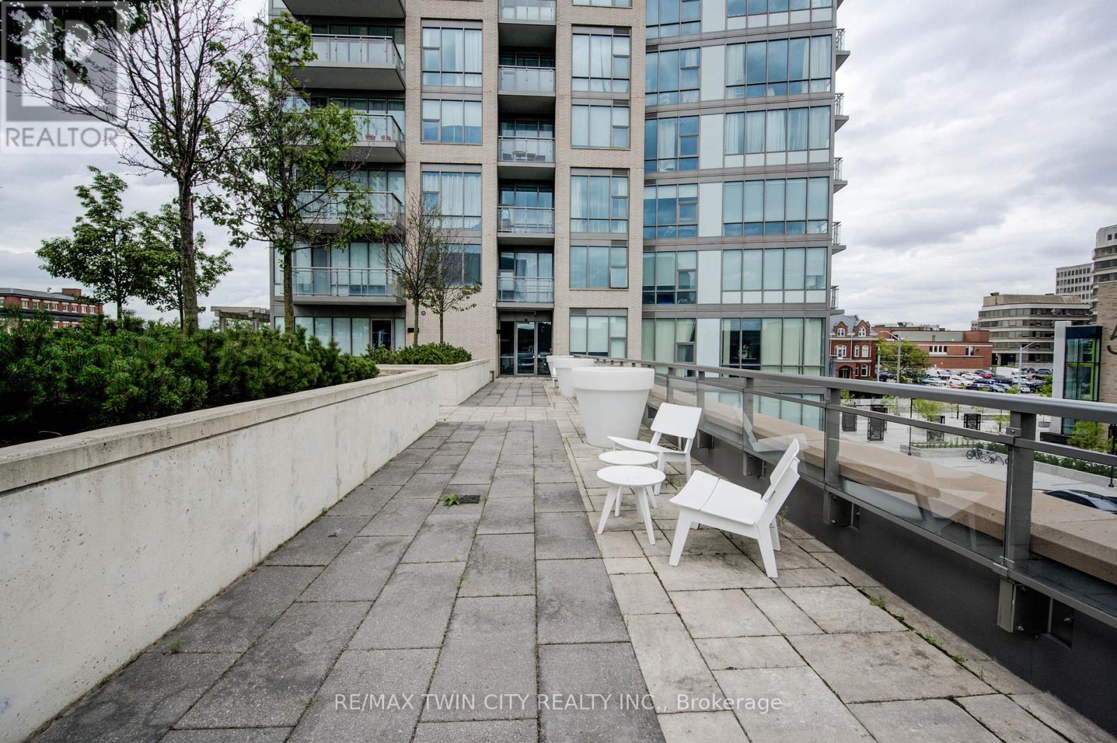 112 - 85 Duke Street, Kitchener, Ontario  N2H 0B7 - Photo 2 - X12656290