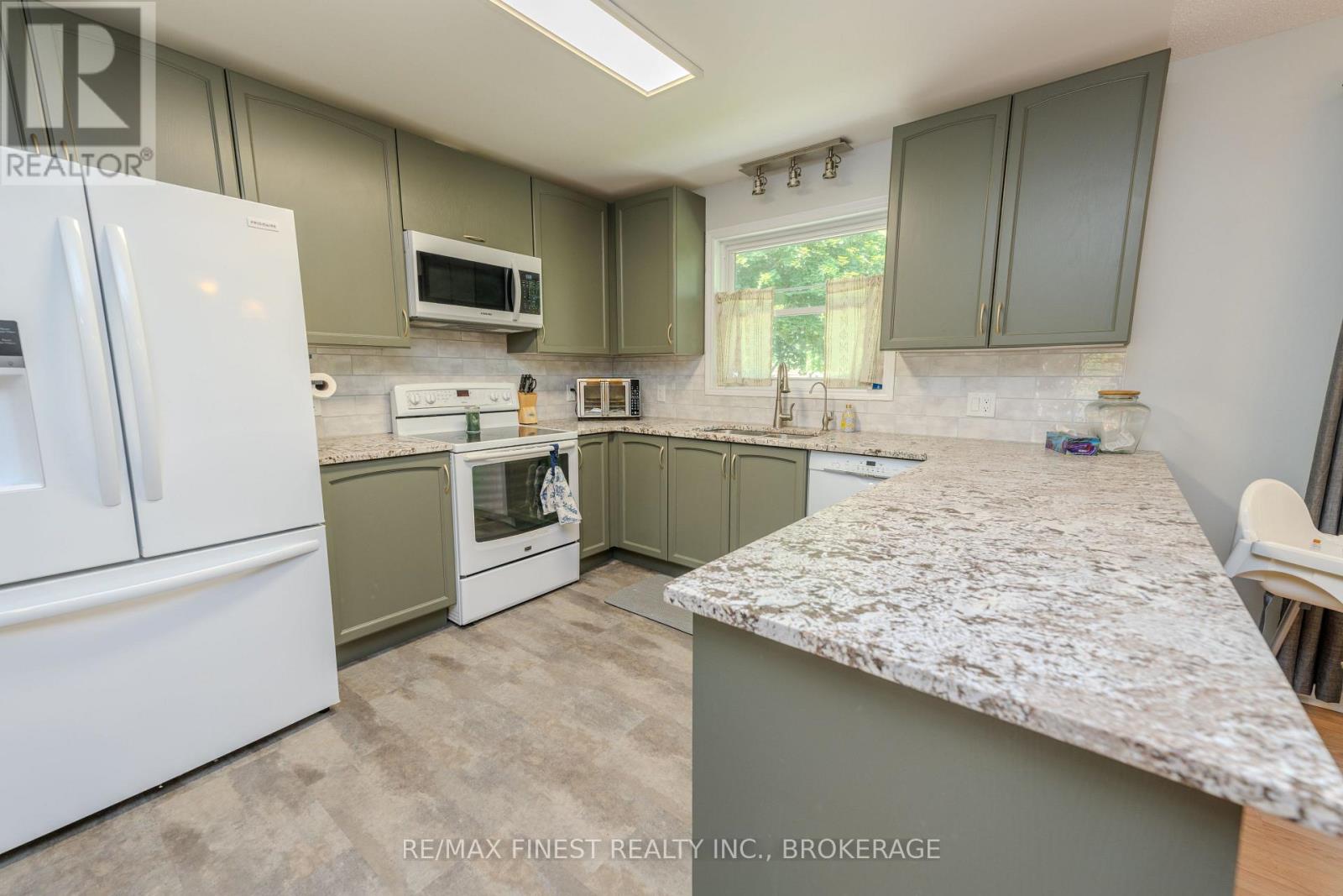 888 Simmons Road, Loyalist, Ontario  K0H 2H0 - Photo 10 - X12656796