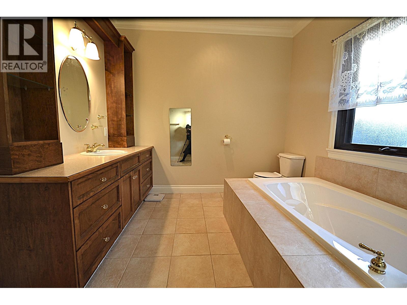 610 Robinson Street, Coquitlam, British Columbia  V3J 4E3 - Photo 13 - R3075266