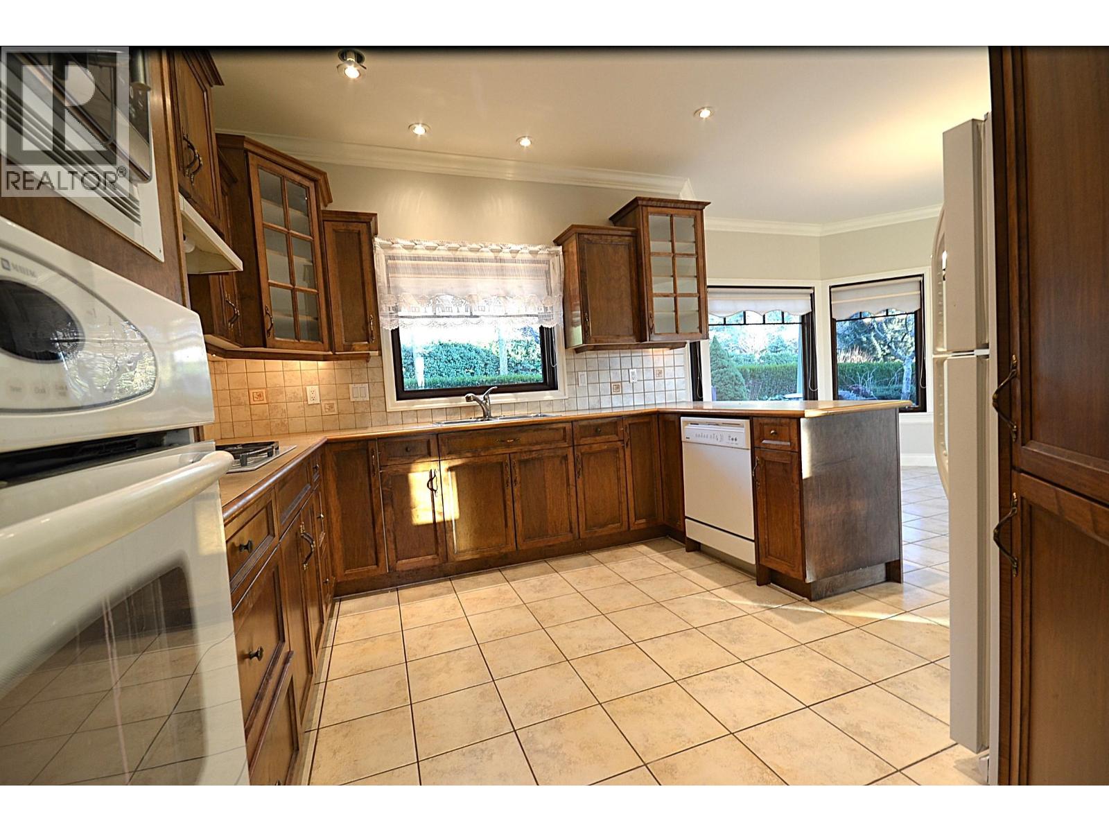 610 Robinson Street, Coquitlam, British Columbia  V3J 4E3 - Photo 9 - R3075266