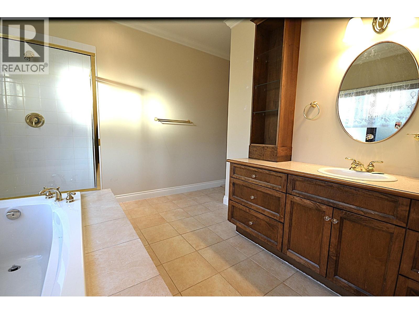 610 Robinson Street, Coquitlam, British Columbia  V3J 4E3 - Photo 14 - R3075266