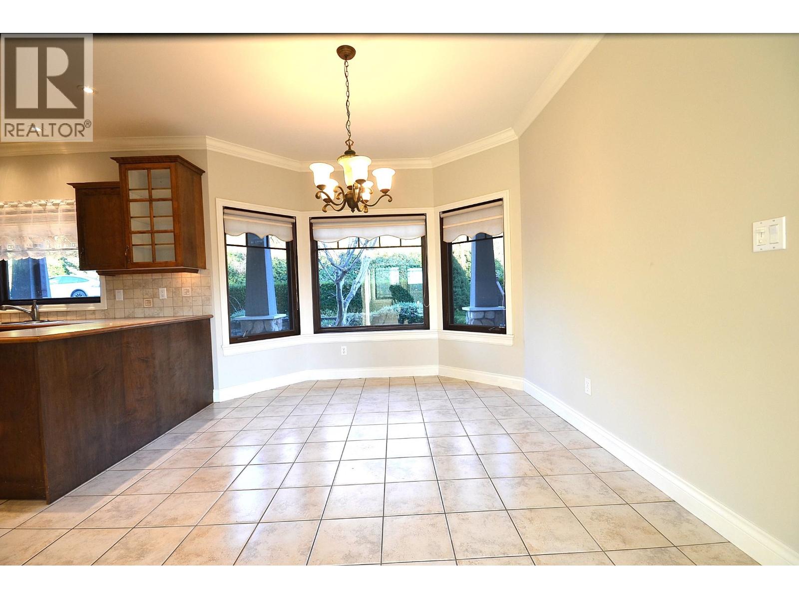 610 Robinson Street, Coquitlam, British Columbia  V3J 4E3 - Photo 4 - R3075266