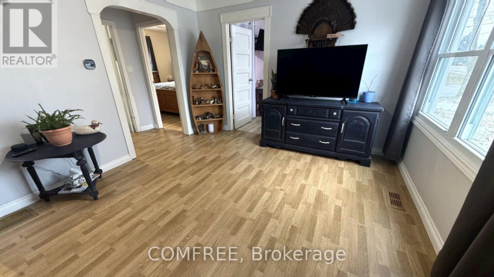 22 Bond Avenue, Chatham-Kent, Ontario  N0P 2L0 - Photo 3 - X12656838