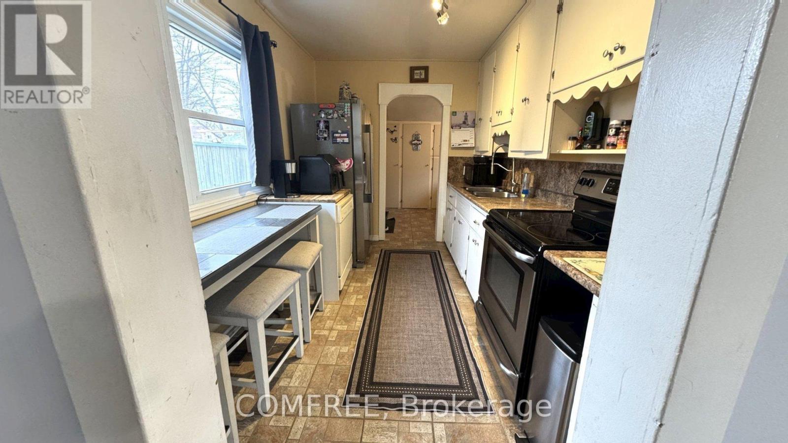 22 Bond Avenue, Chatham-Kent, Ontario  N0P 2L0 - Photo 9 - X12656838