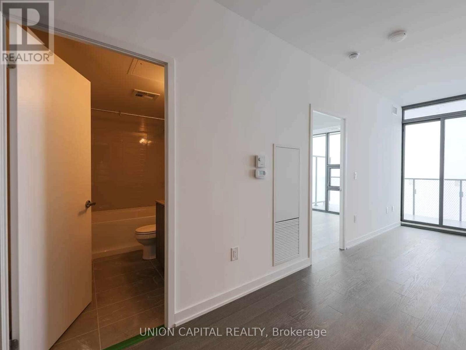 4909 - 11 Wellesley Street W, Toronto, Ontario  M4Y 0G4 - Photo 2 - C12656816