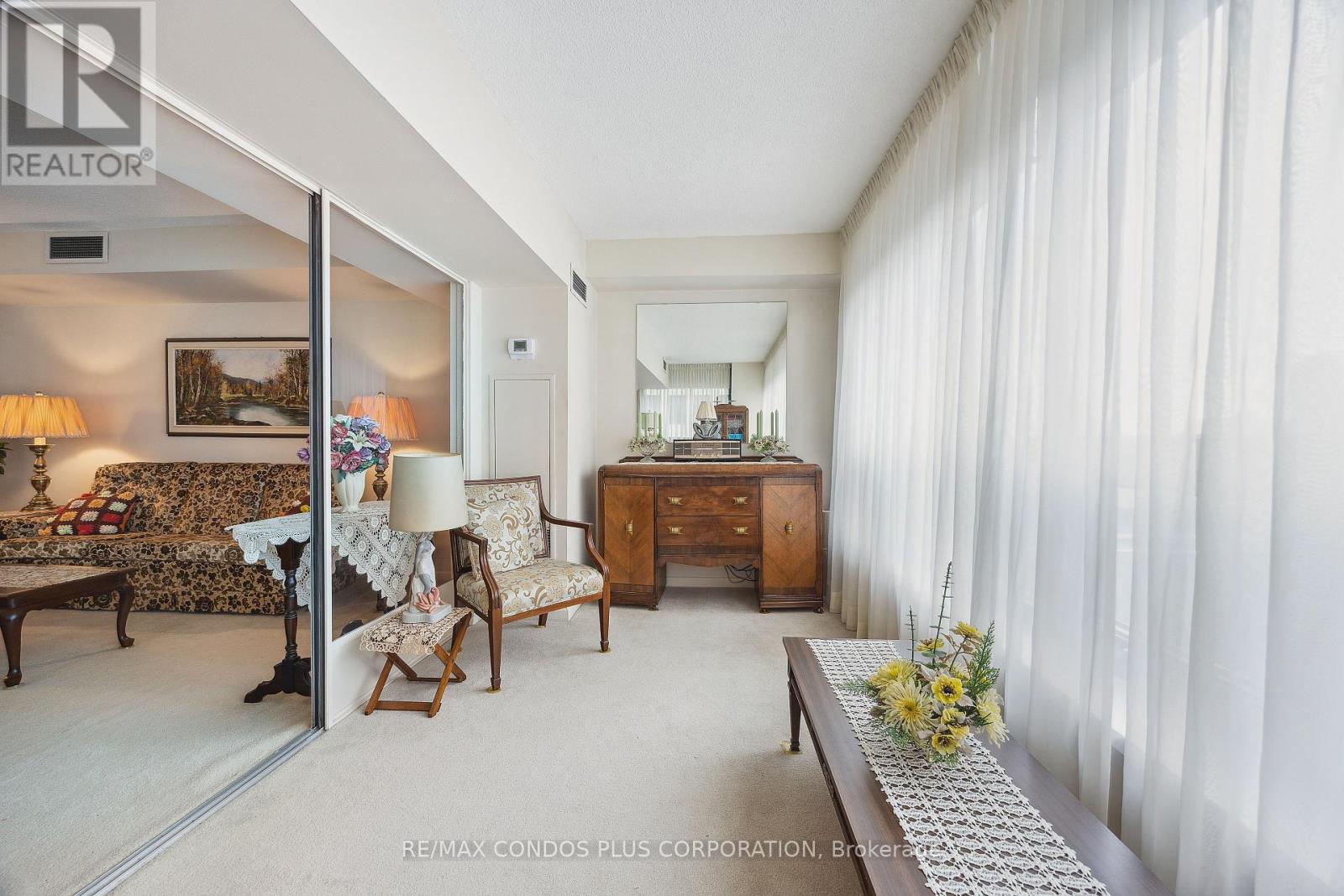 902 - 62 Wellesley Street W, Toronto, Ontario  M5S 2X3 - Photo 5 - C12656826