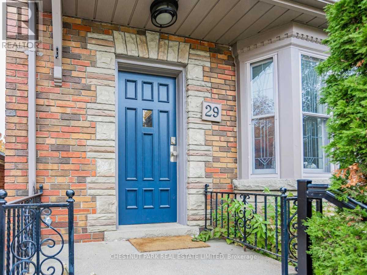 29 Glenvale Boulevard, Toronto, Ontario  M4G 2V3 - Photo 2 - C12656980