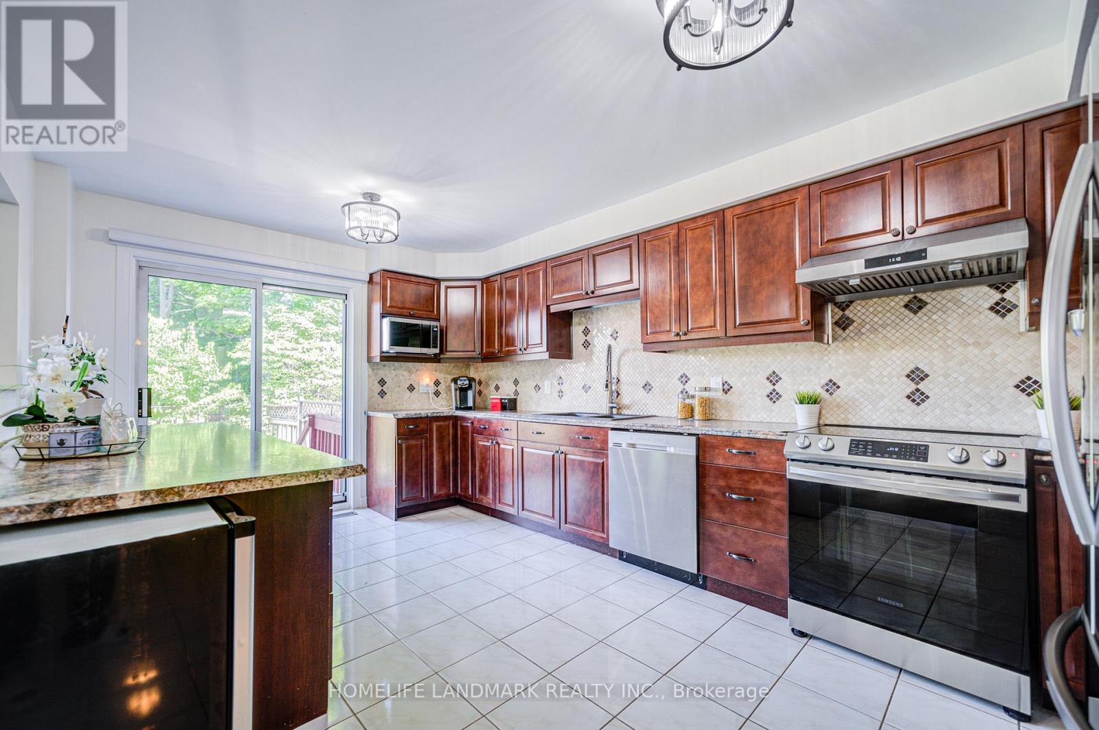 1925 Pine Grove Avenue, Pickering, Ontario  L1V 6R4 - Photo 16 - E12656812