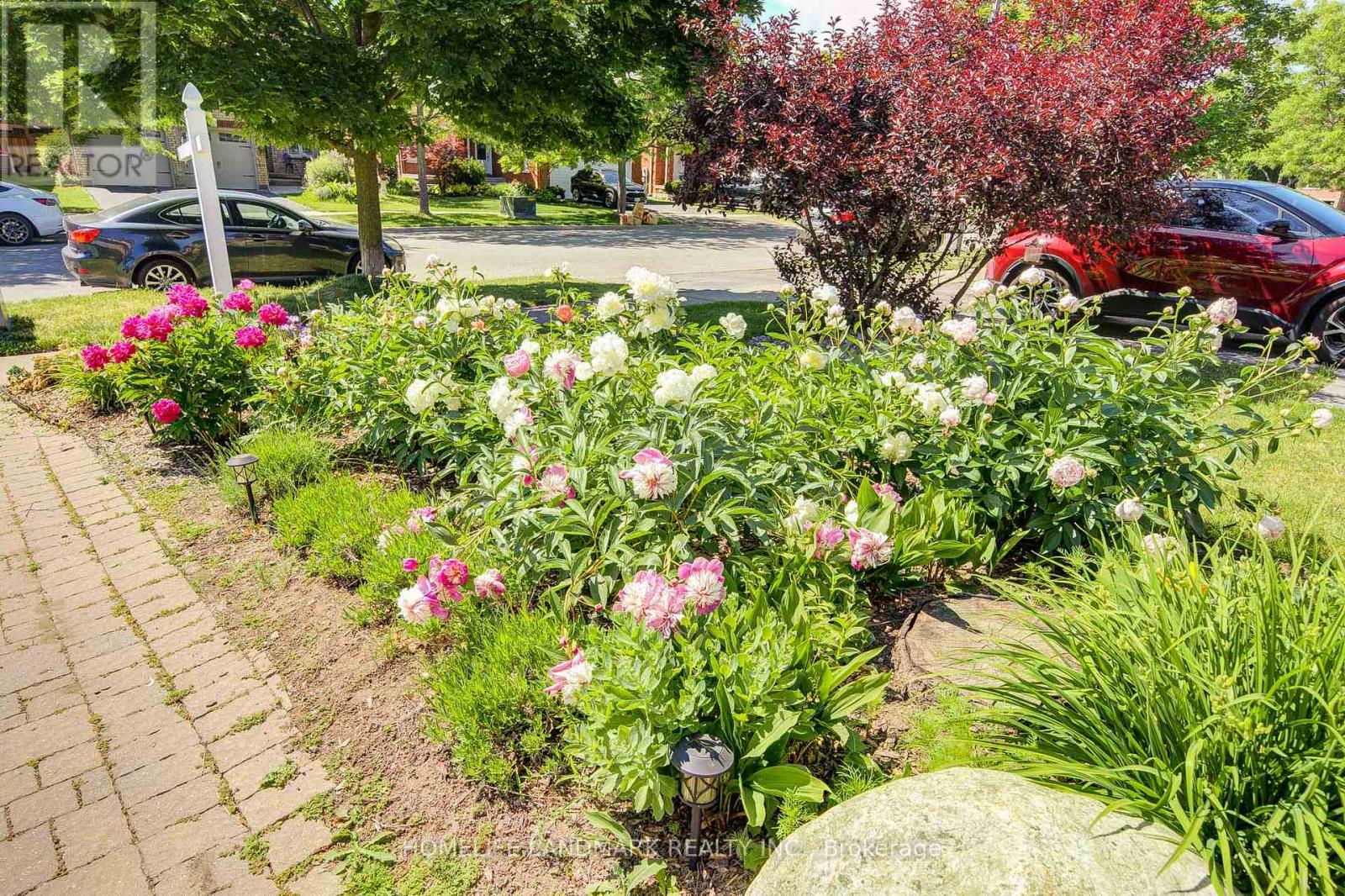 1925 Pine Grove Avenue, Pickering, Ontario  L1V 6R4 - Photo 2 - E12656812