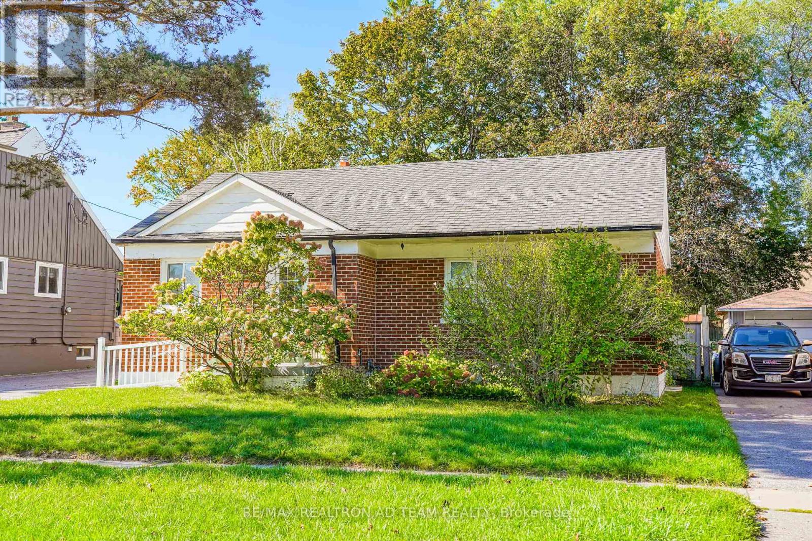 82 Admiral Road, Ajax, Ontario  L1S 2N9 - Photo 3 - E12656972