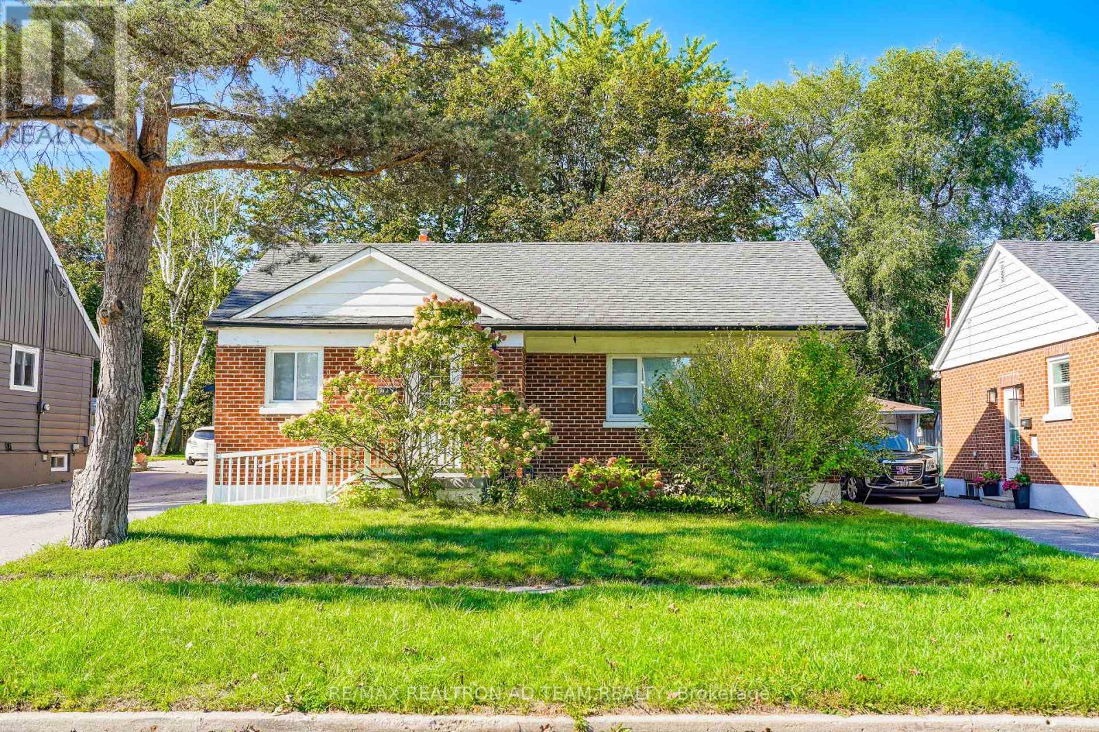 82 Admiral Road, Ajax, Ontario  L1S 2N9 - Photo 4 - E12656972