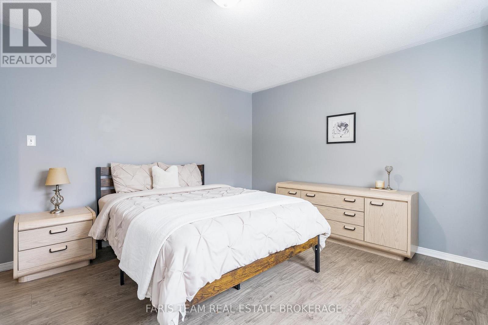 5 Harbour Crescent, Wasaga Beach, Ontario  L9Z 1G4 - Photo 12 - S12656958