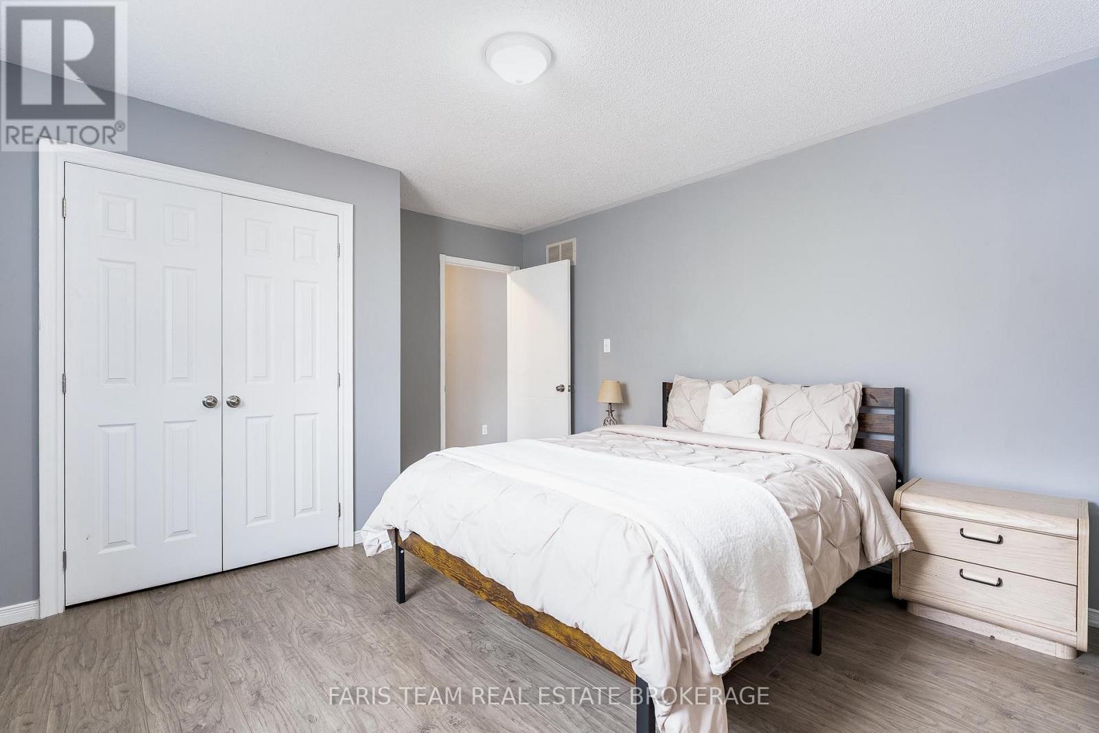 5 Harbour Crescent, Wasaga Beach, Ontario  L9Z 1G4 - Photo 13 - S12656958