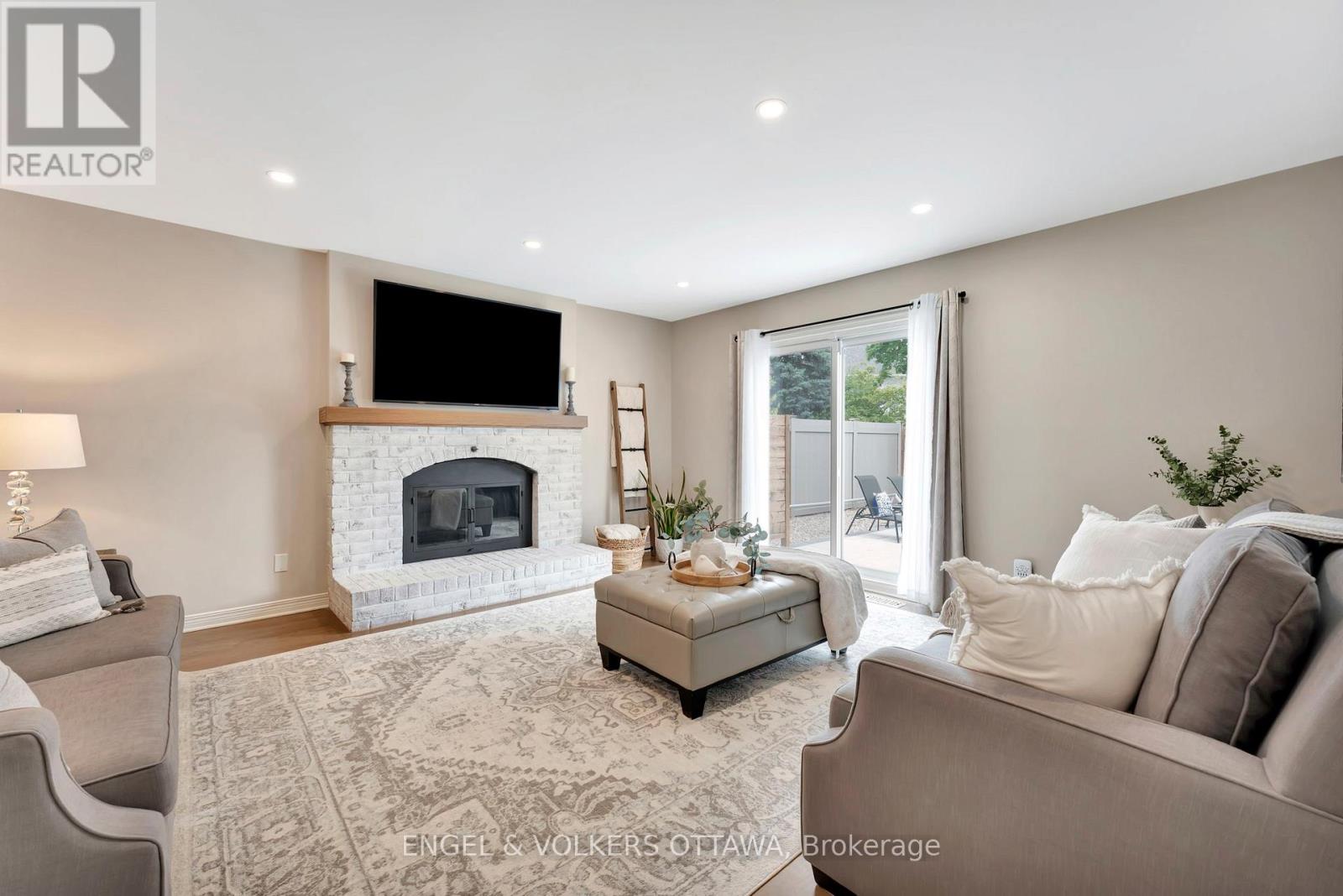 14 Belton Avenue, Ottawa, Ontario  K2S 1G7 - Photo 11 - X12392541