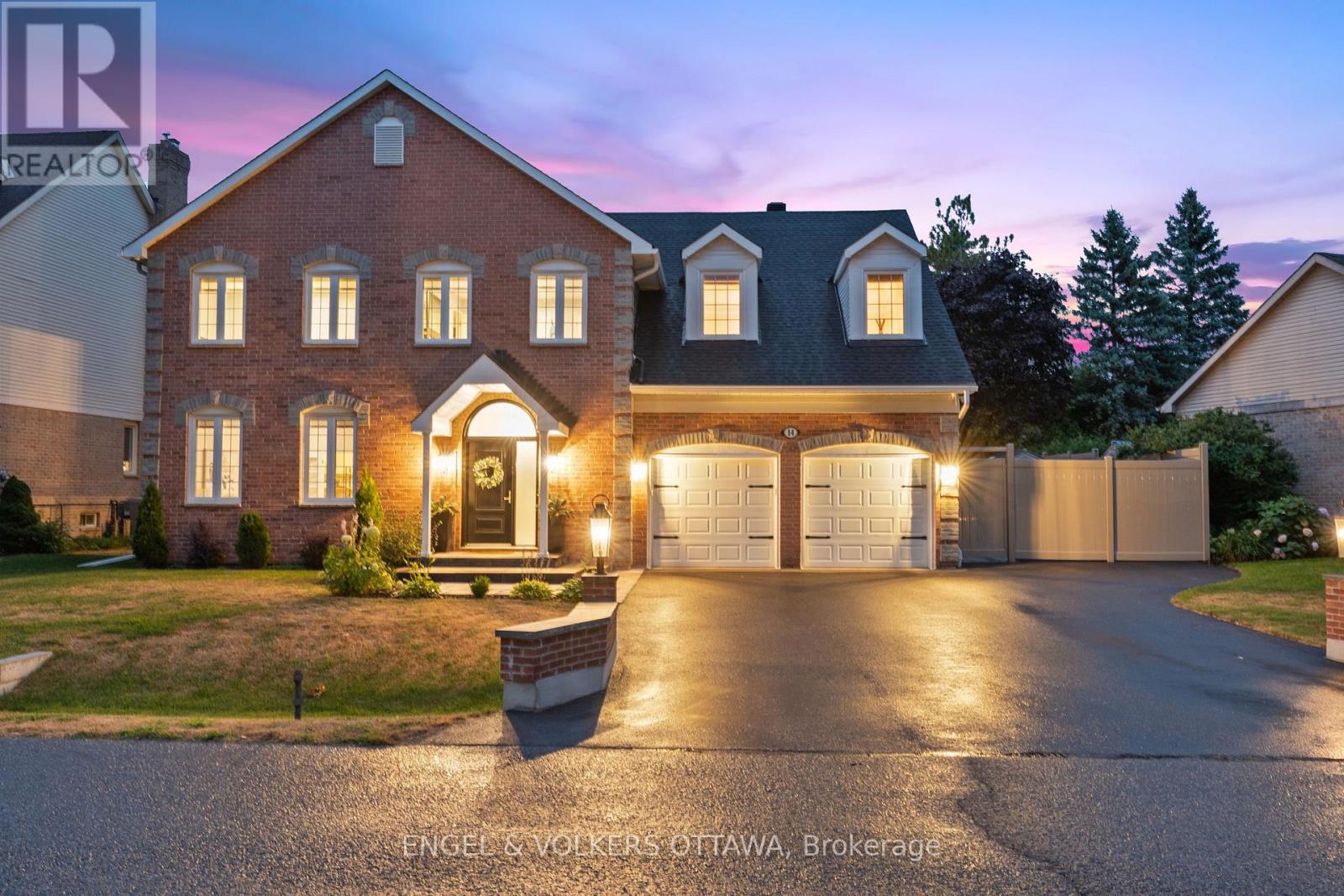 14 Belton Avenue, Ottawa, Ontario  K2S 1G7 - Photo 2 - X12392541