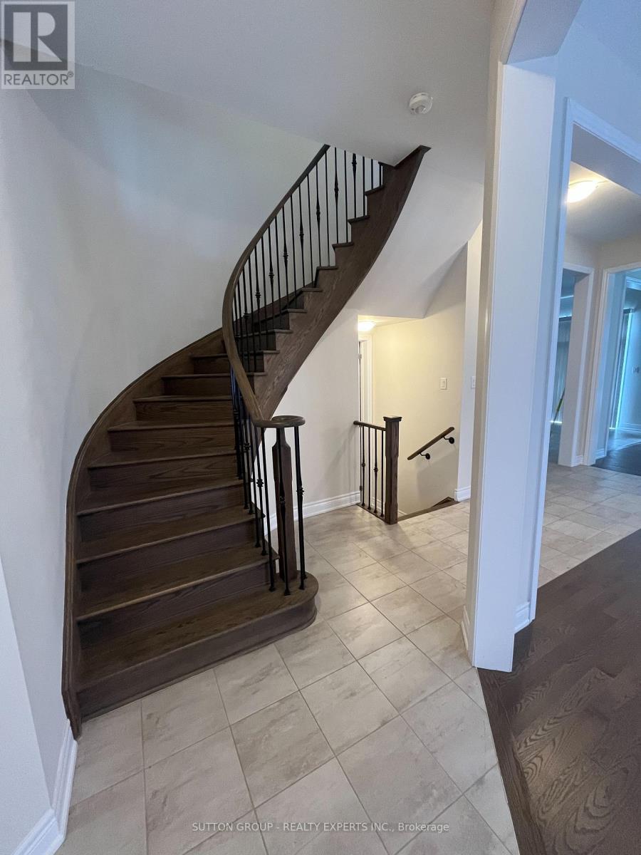 89 Morningside Drive, Halton Hills, Ontario  L7G 0H6 - Photo 5 - W12656824