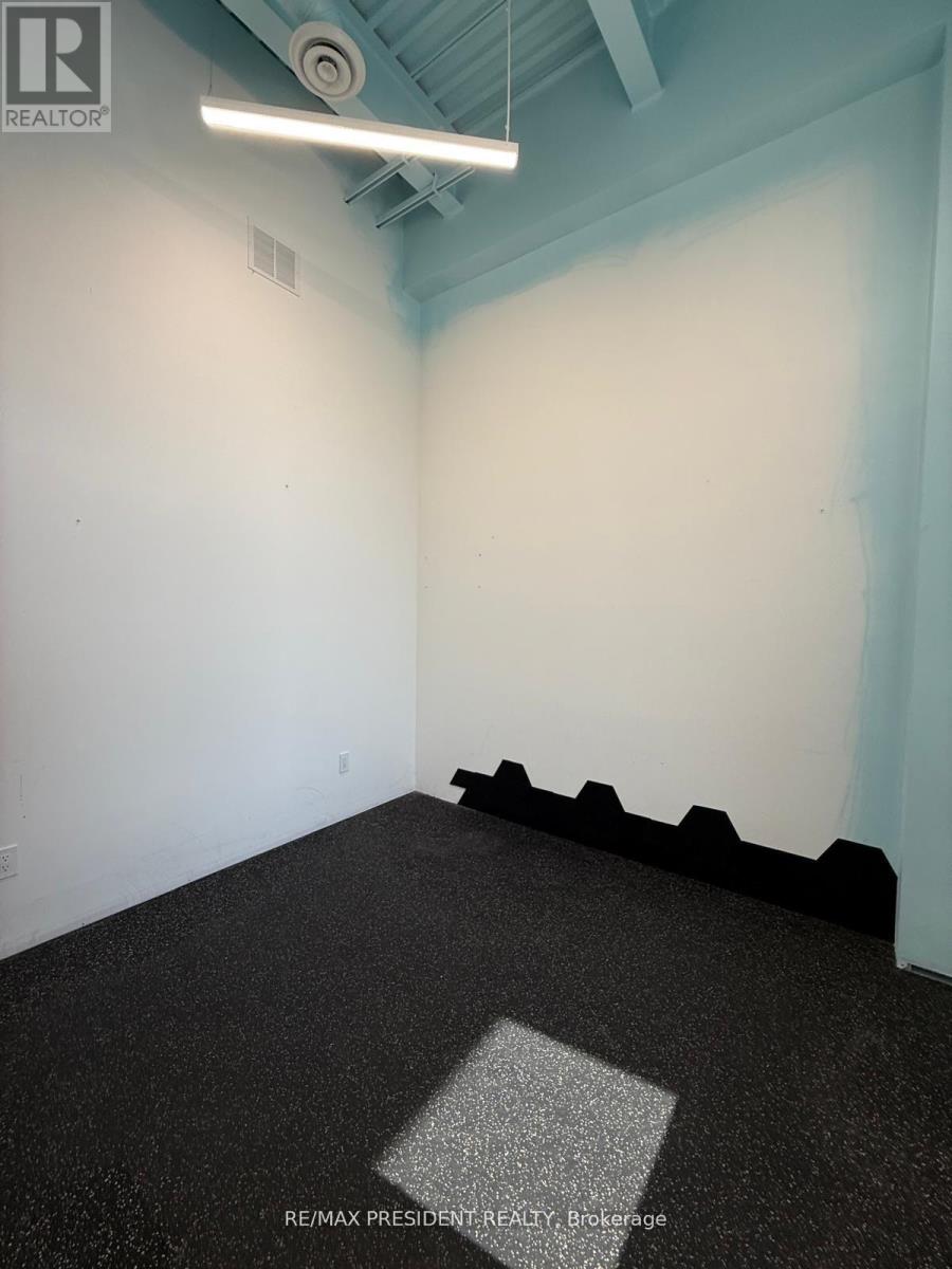 B103 - 1943 Ironoak Way, Oakville, Ontario  L6H 3V7 - Photo 17 - W12656836