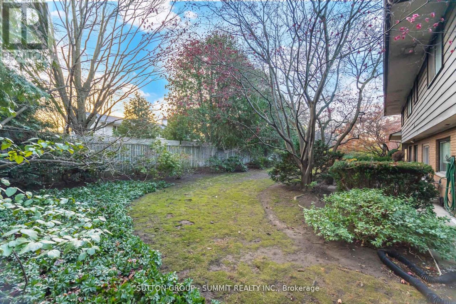 2264 Courrier Lane, Mississauga, Ontario  L5C 1V2 - Photo 13 - W12656840