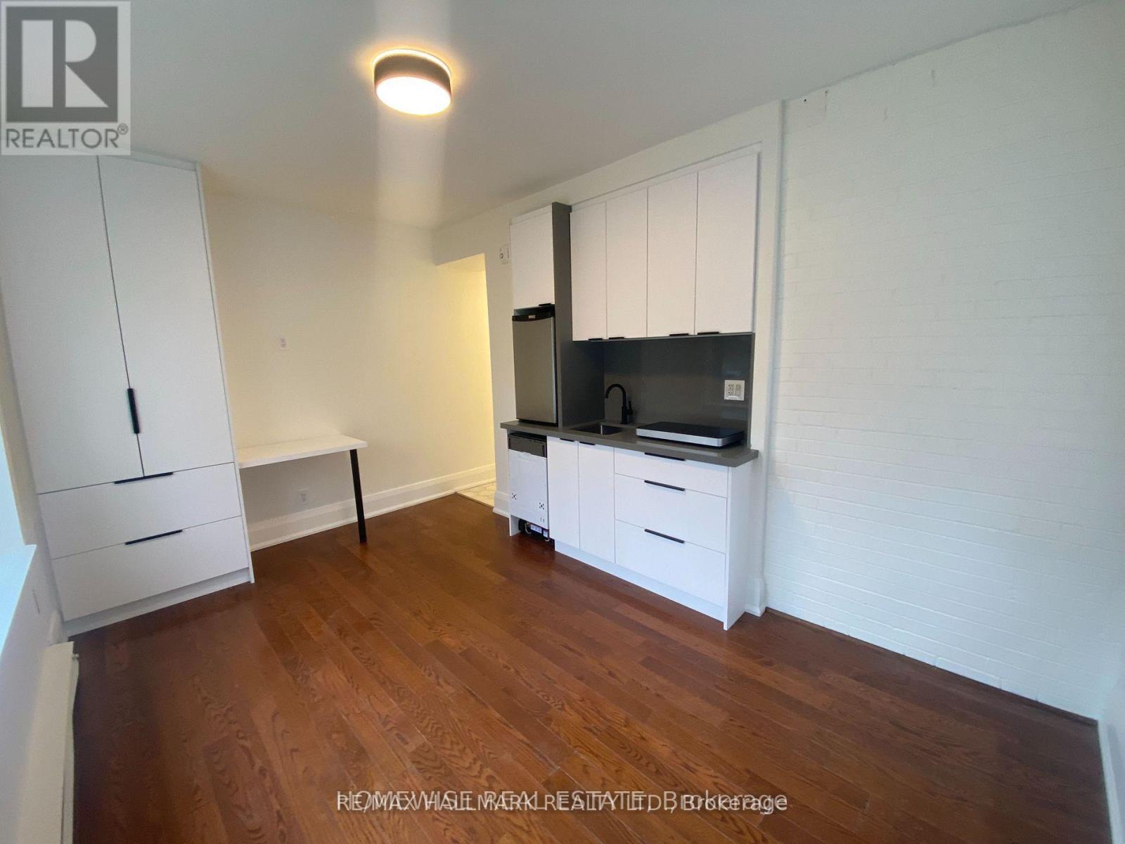 106 - 5 High Park Boulevard, Toronto, Ontario M6R 1M5 - Photo 3 - W12656866