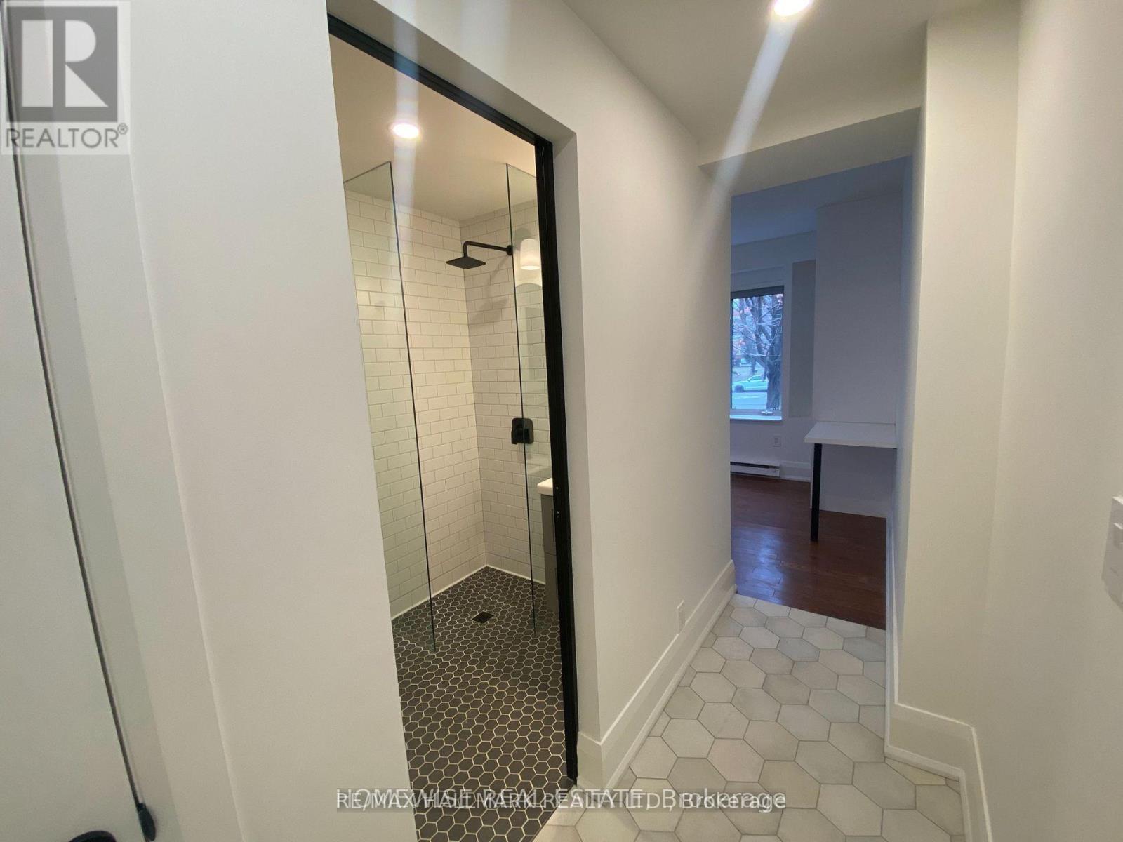 106 - 5 High Park Boulevard, Toronto, Ontario M6R 1M5 - Photo 5 - W12656866