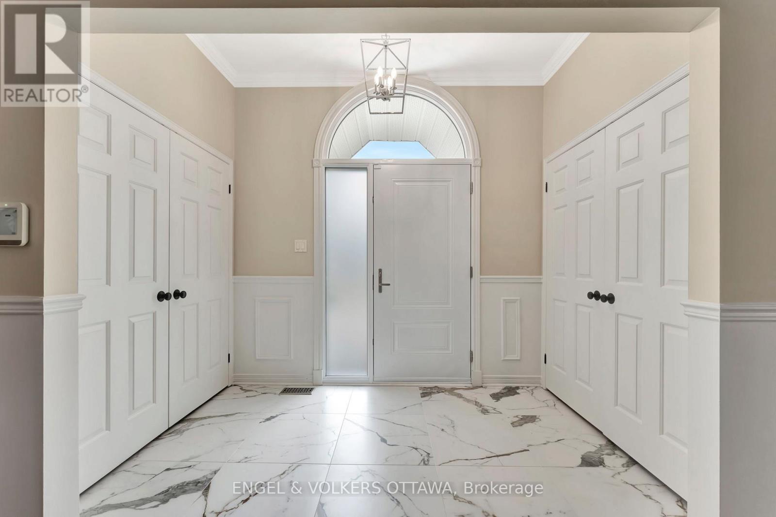 14 Belton Avenue, Ottawa, Ontario  K2S 1G7 - Photo 4 - X12392541