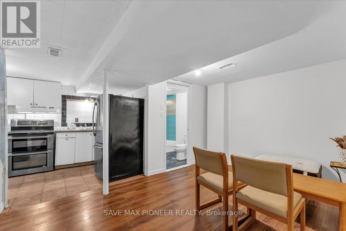 11 Great Oak Court, Brampton, Ontario  L6S 2J9 - Photo 36 - W12656894