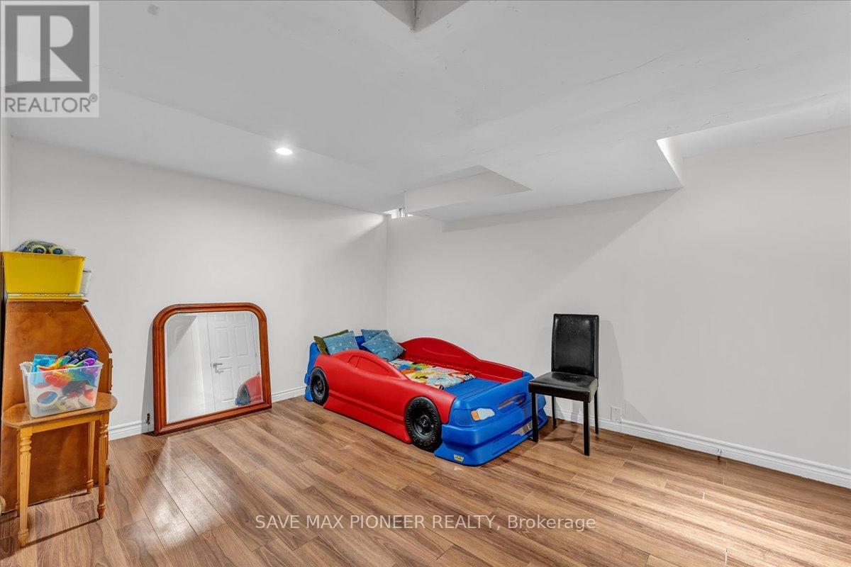 11 Great Oak Court, Brampton, Ontario  L6S 2J9 - Photo 37 - W12656894