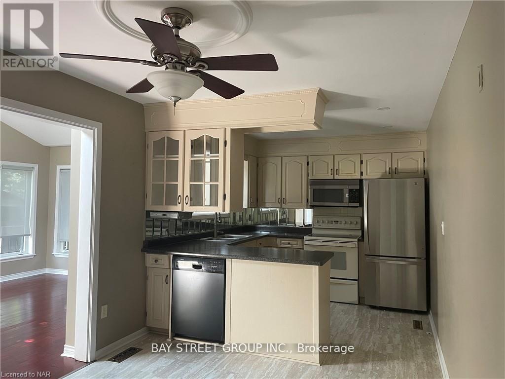 10 Rideau Crescent, St. Catharines, Ontario  L2M 2E9 - Photo 11 - X12656814