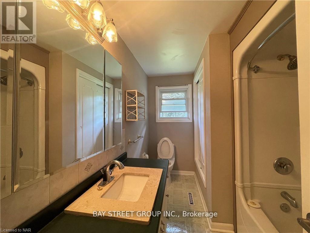 10 Rideau Crescent, St. Catharines, Ontario  L2M 2E9 - Photo 12 - X12656814