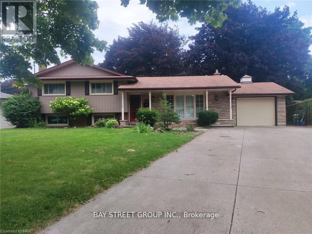 10 Rideau Crescent, St. Catharines, Ontario  L2M 2E9 - Photo 2 - X12656814