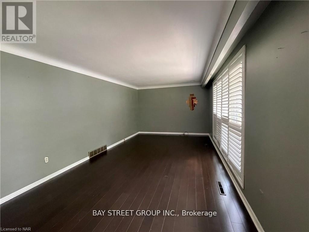 10 Rideau Crescent, St. Catharines, Ontario  L2M 2E9 - Photo 6 - X12656814