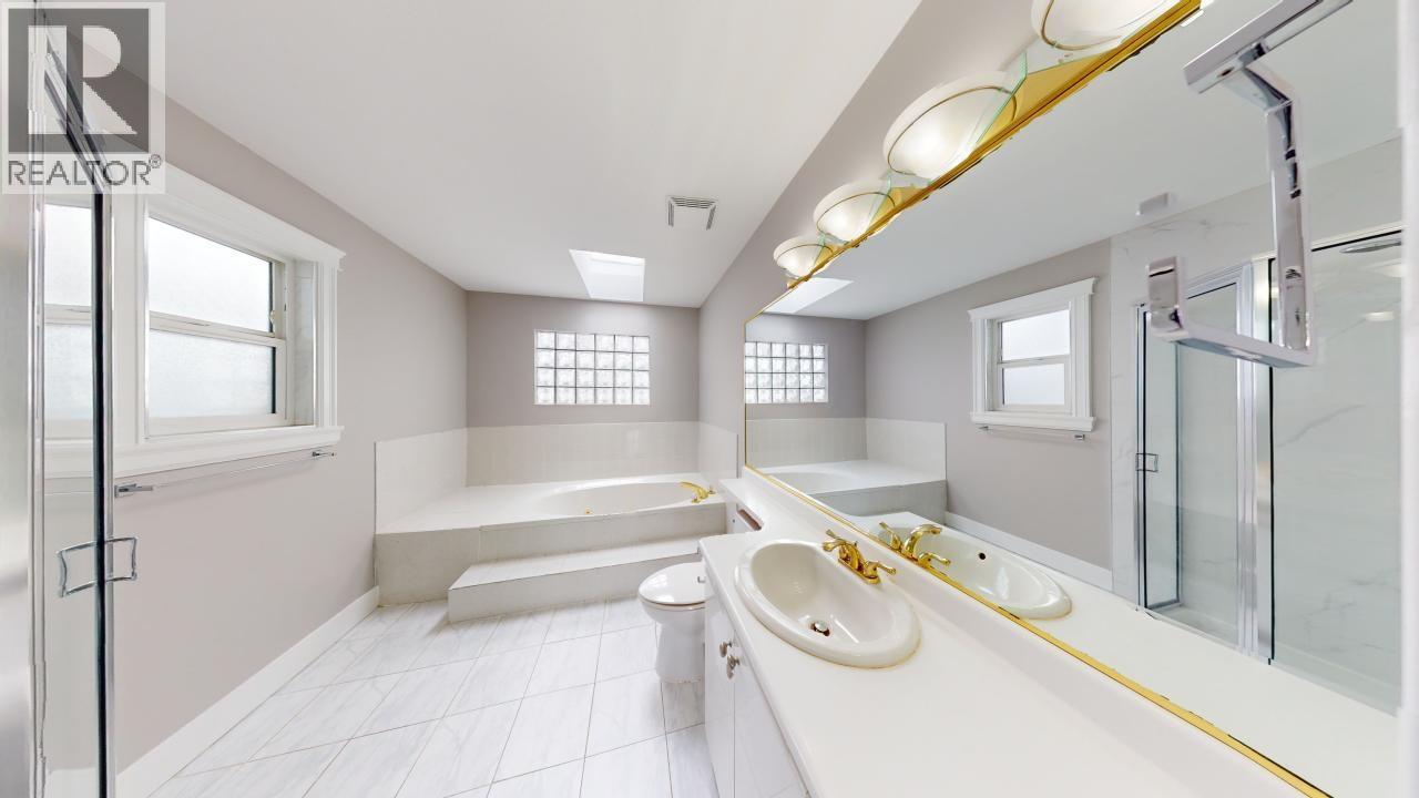 7563 Cariboo Road, Burnaby, British Columbia  V3N 4X2 - Photo 32 - R3075329