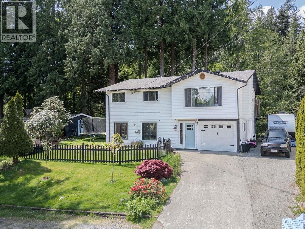 1453 DAVIDSON ROAD, Gibsons, British Columbia