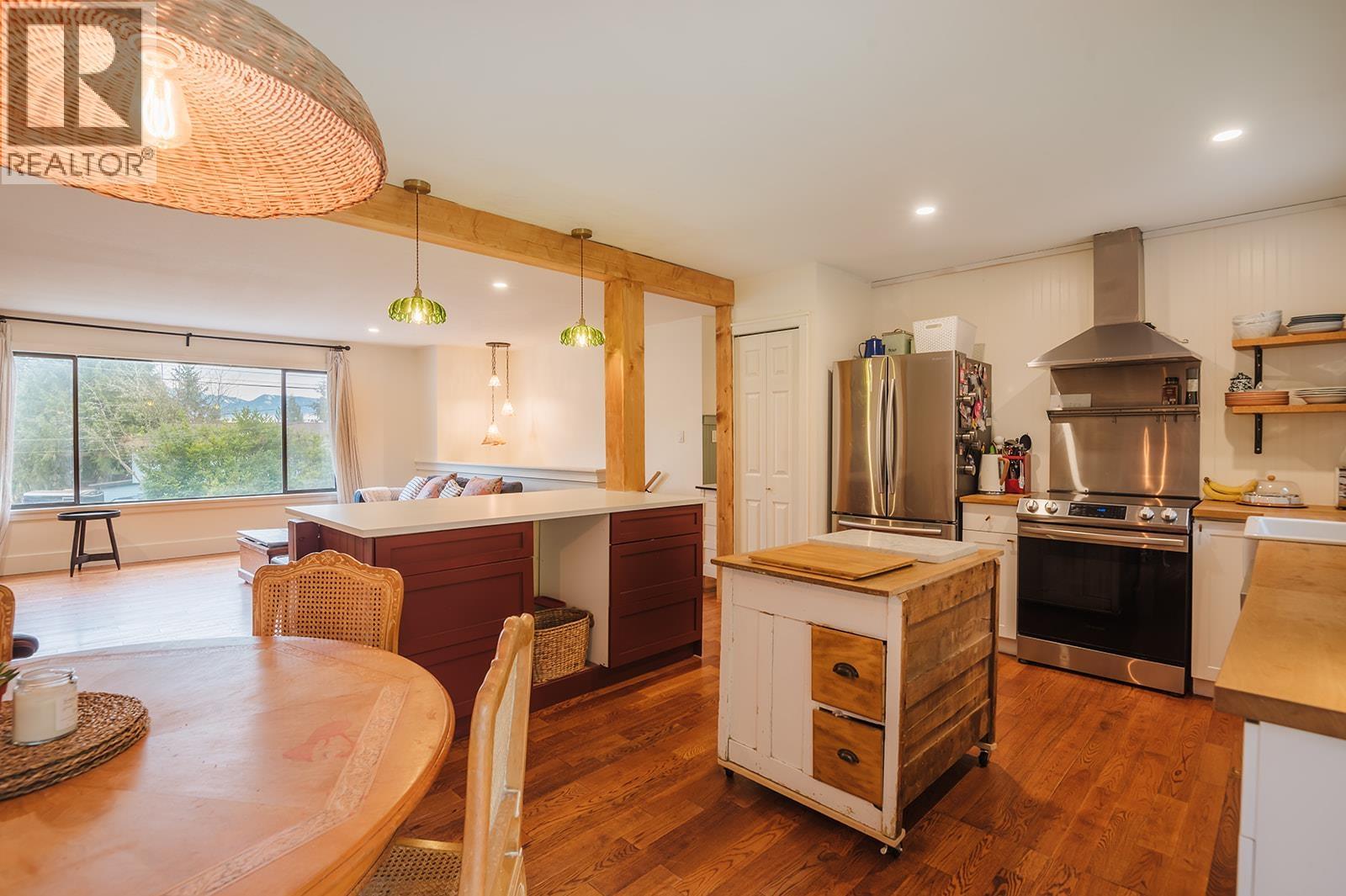 1453 Davidson Road, Gibsons, British Columbia  V0N 1V6 - Photo 13 - R3075331