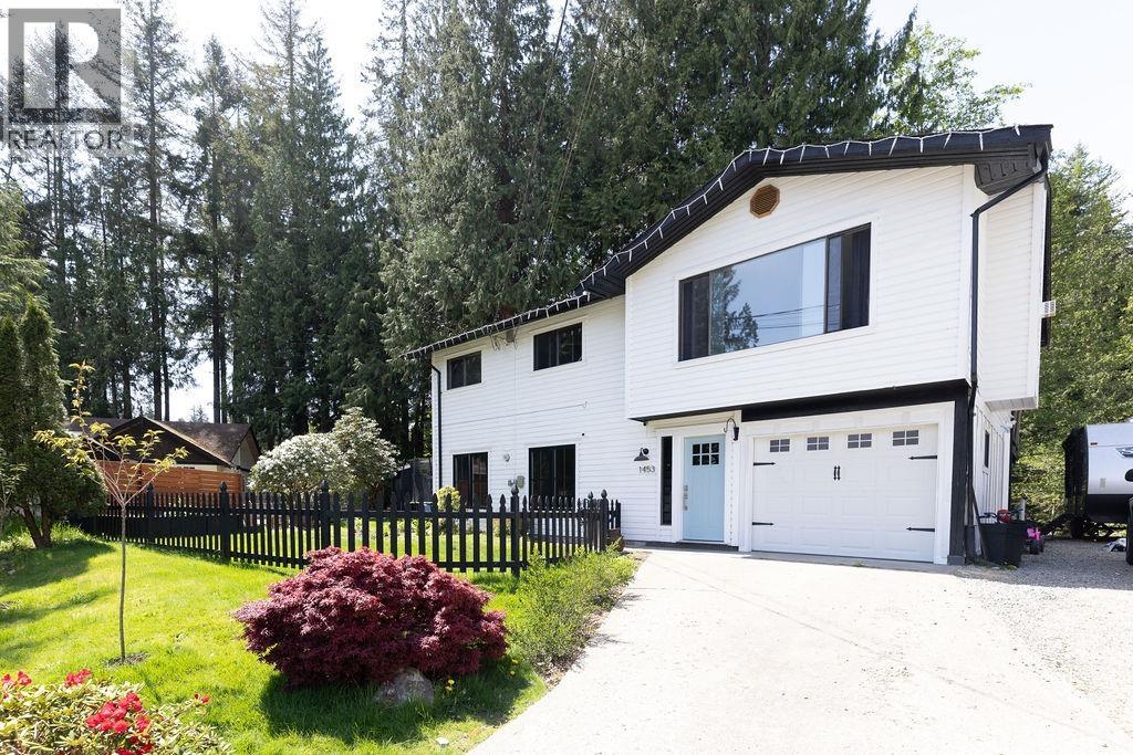 1453 Davidson Road, Gibsons, British Columbia  V0N 1V6 - Photo 2 - R3075331