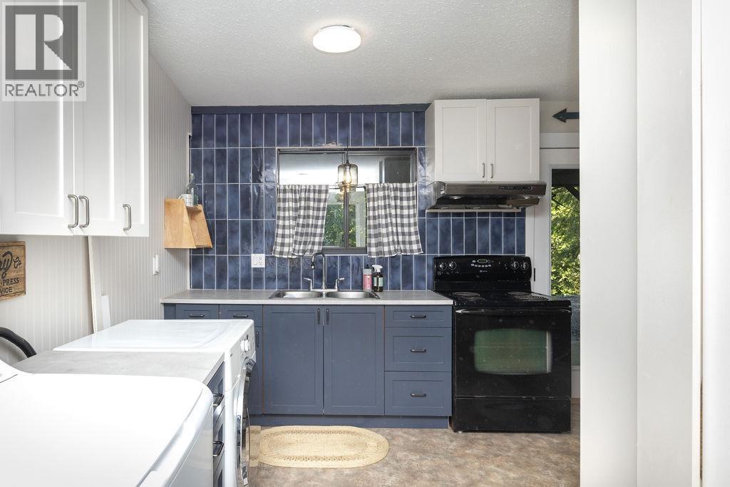 1453 Davidson Road, Gibsons, British Columbia  V0N 1V6 - Photo 24 - R3075331