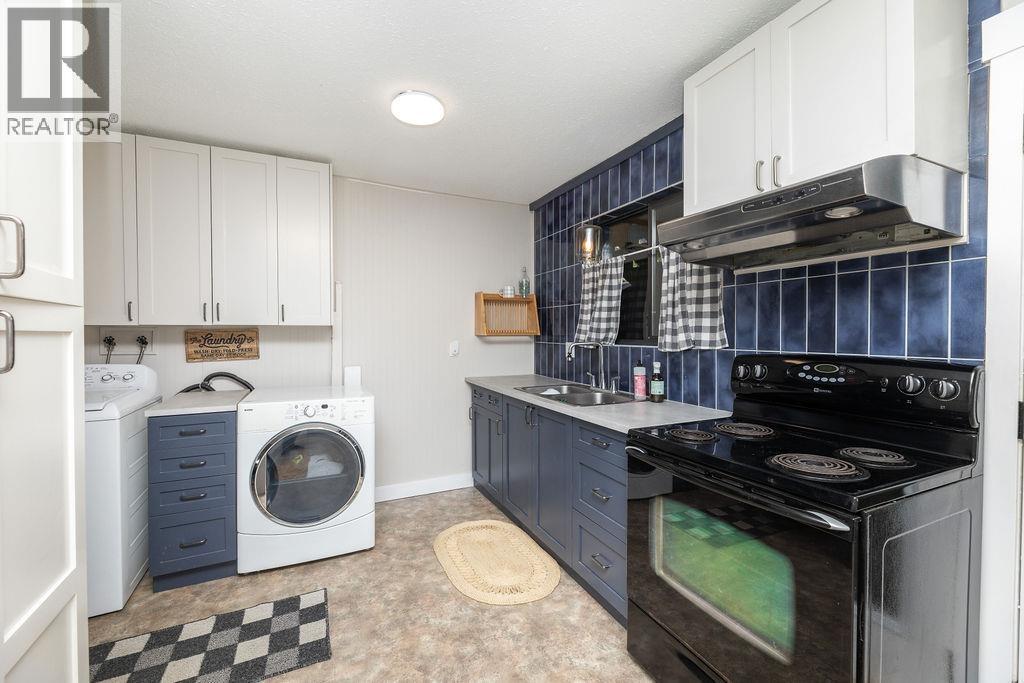 1453 Davidson Road, Gibsons, British Columbia  V0N 1V6 - Photo 25 - R3075331