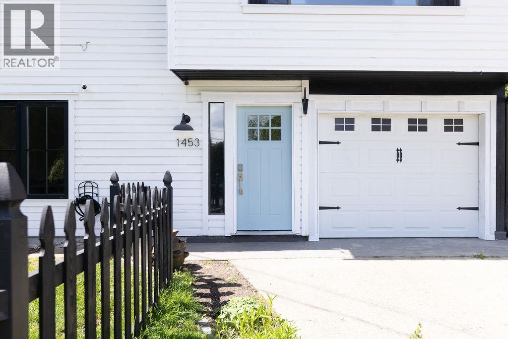 1453 Davidson Road, Gibsons, British Columbia  V0N 1V6 - Photo 3 - R3075331