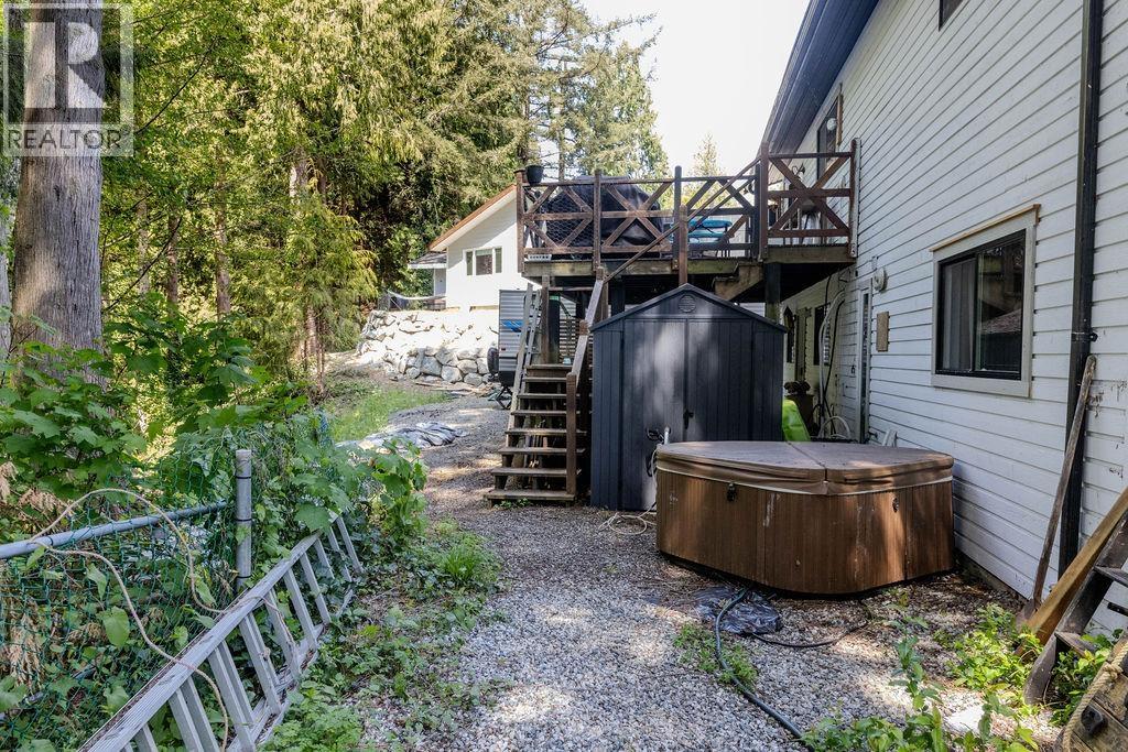 1453 Davidson Road, Gibsons, British Columbia  V0N 1V6 - Photo 34 - R3075331