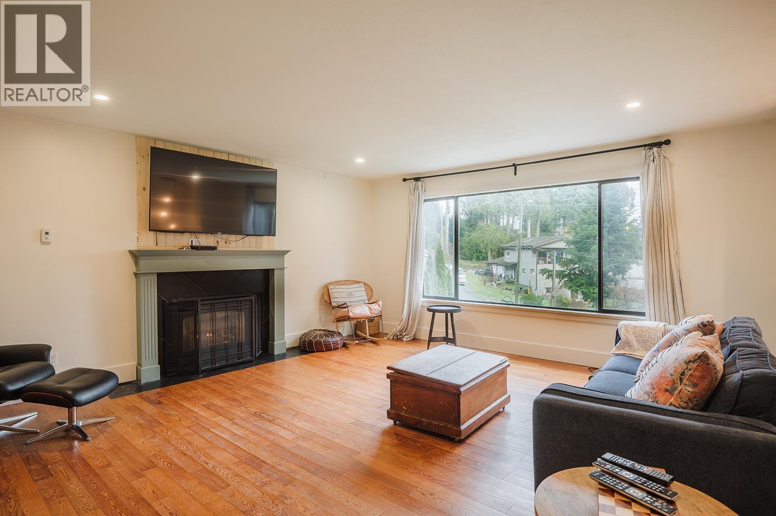 1453 Davidson Road, Gibsons, British Columbia  V0N 1V6 - Photo 5 - R3075331