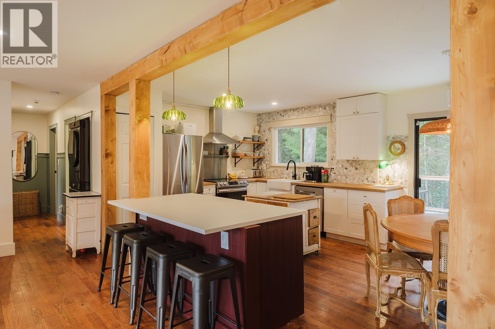 1453 Davidson Road, Gibsons, British Columbia  V0N 1V6 - Photo 8 - R3075331