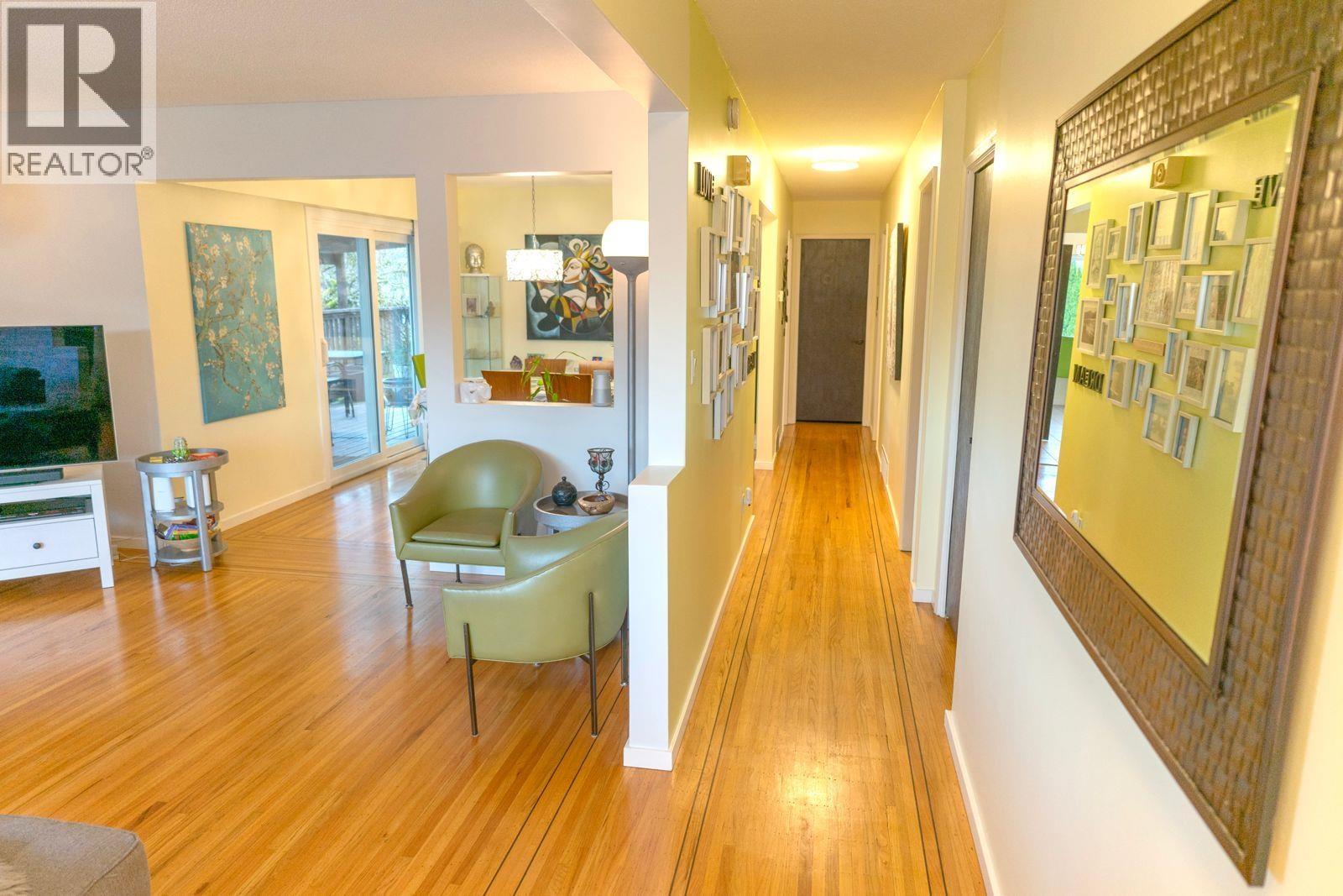 21776 Mountainview Crescent, Maple Ridge, British Columbia  V2X 3V1 - Photo 4 - R3075339