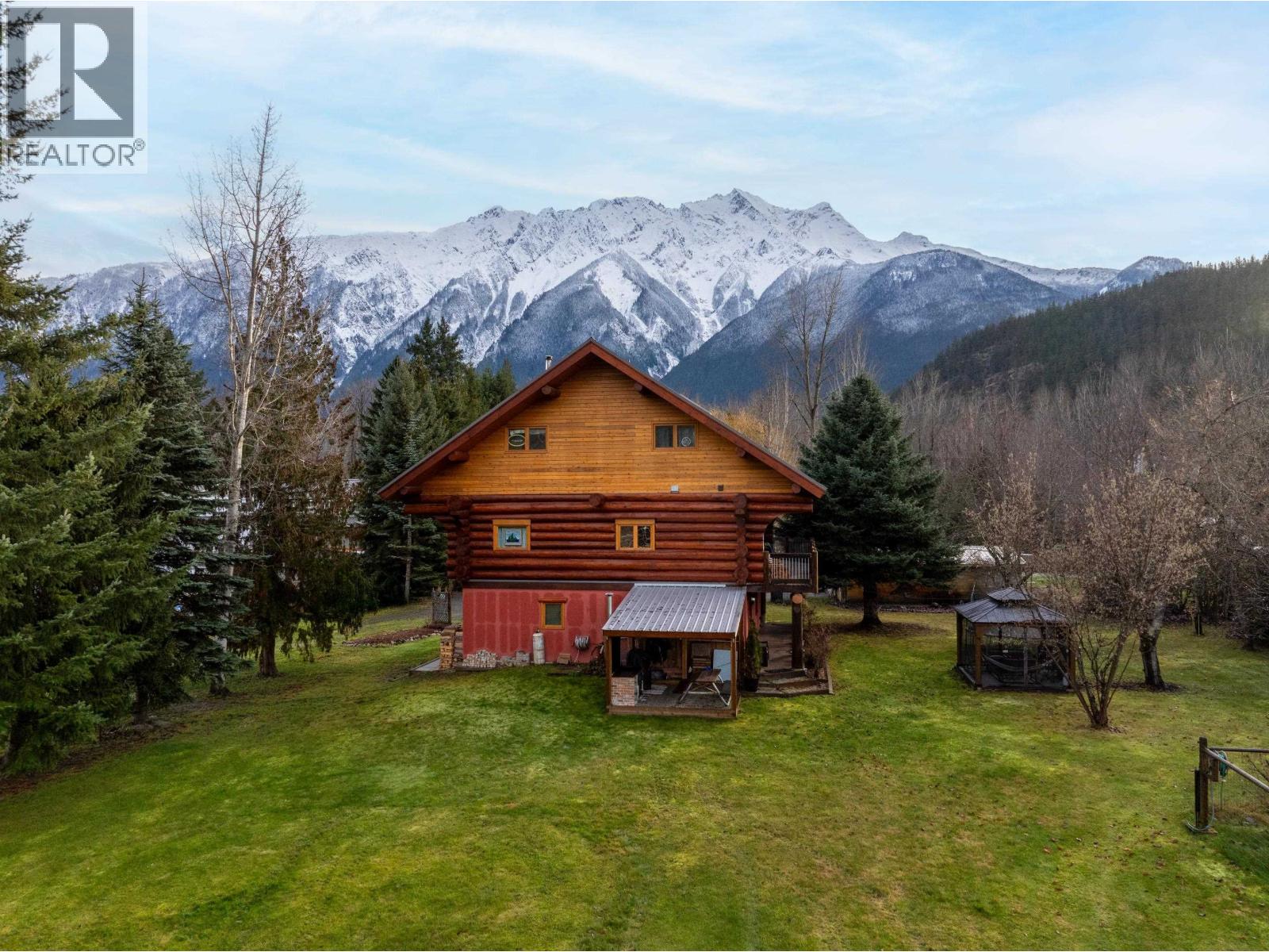1539 Highway 99, Pemberton, British Columbia  V0N 2L0 - Photo 2 - R3075361