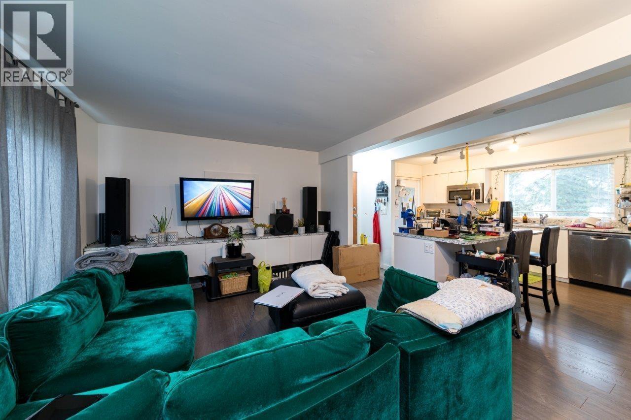 320 Holmes Street, New Westminster, British Columbia  V3L 4X5 - Photo 5 - R3075366