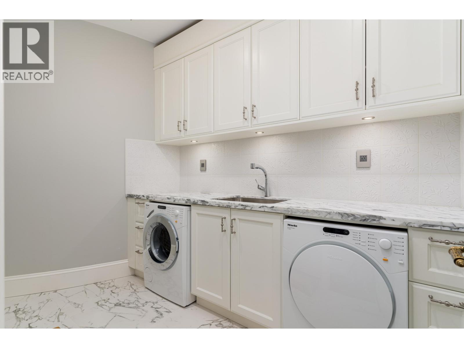 6771 Gamba Drive, Richmond, British Columbia  V7C 2G4 - Photo 32 - R3075393