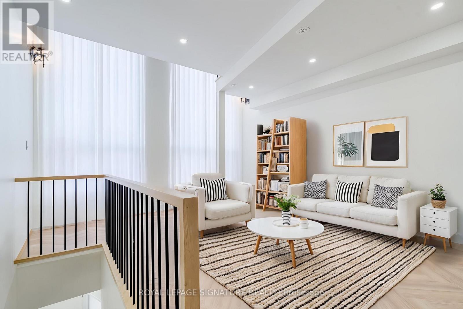 2 - 861 O'connor Drive E, Toronto, Ontario  M4B 2S7 - Photo 1 - E12656990